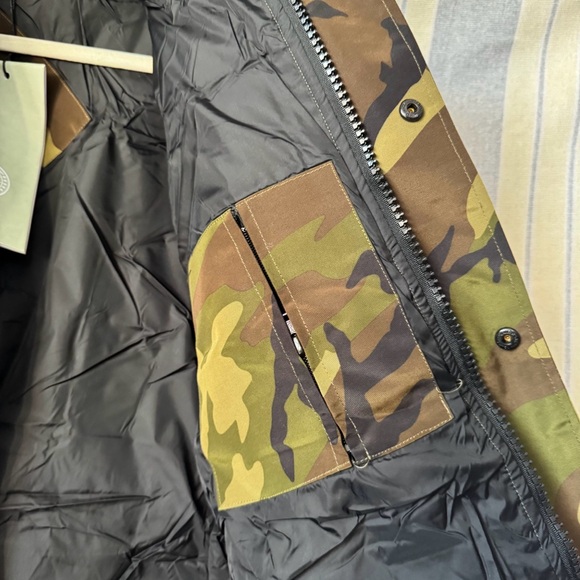 Canada Goose Men's Green Canouflage Puffer Jacket - Picture 4 of 9